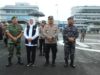 Kapolda Jatim Bersama Forkopimda Distribusikan Bantuan ke Pulau Masalembu Gunakan KRI Malahayati TNI AL