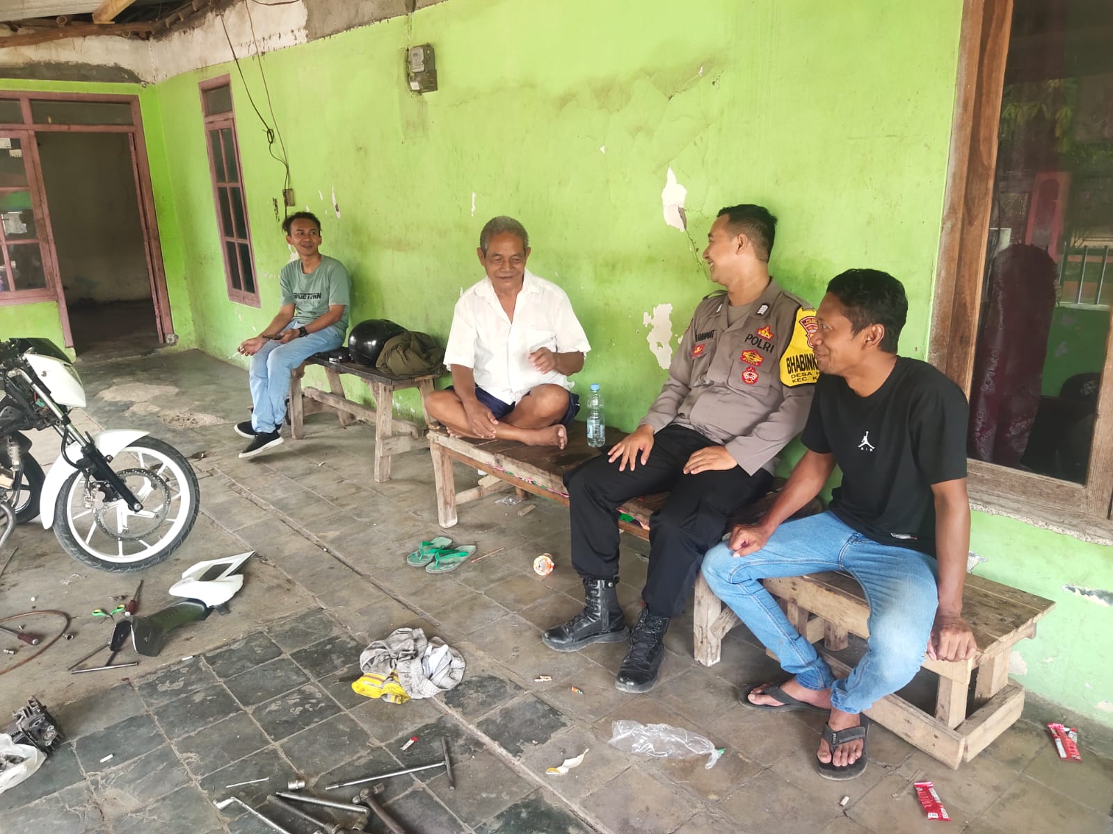 b1ce43c9-8017-4bd0-b0fb-33bee16e7f9a