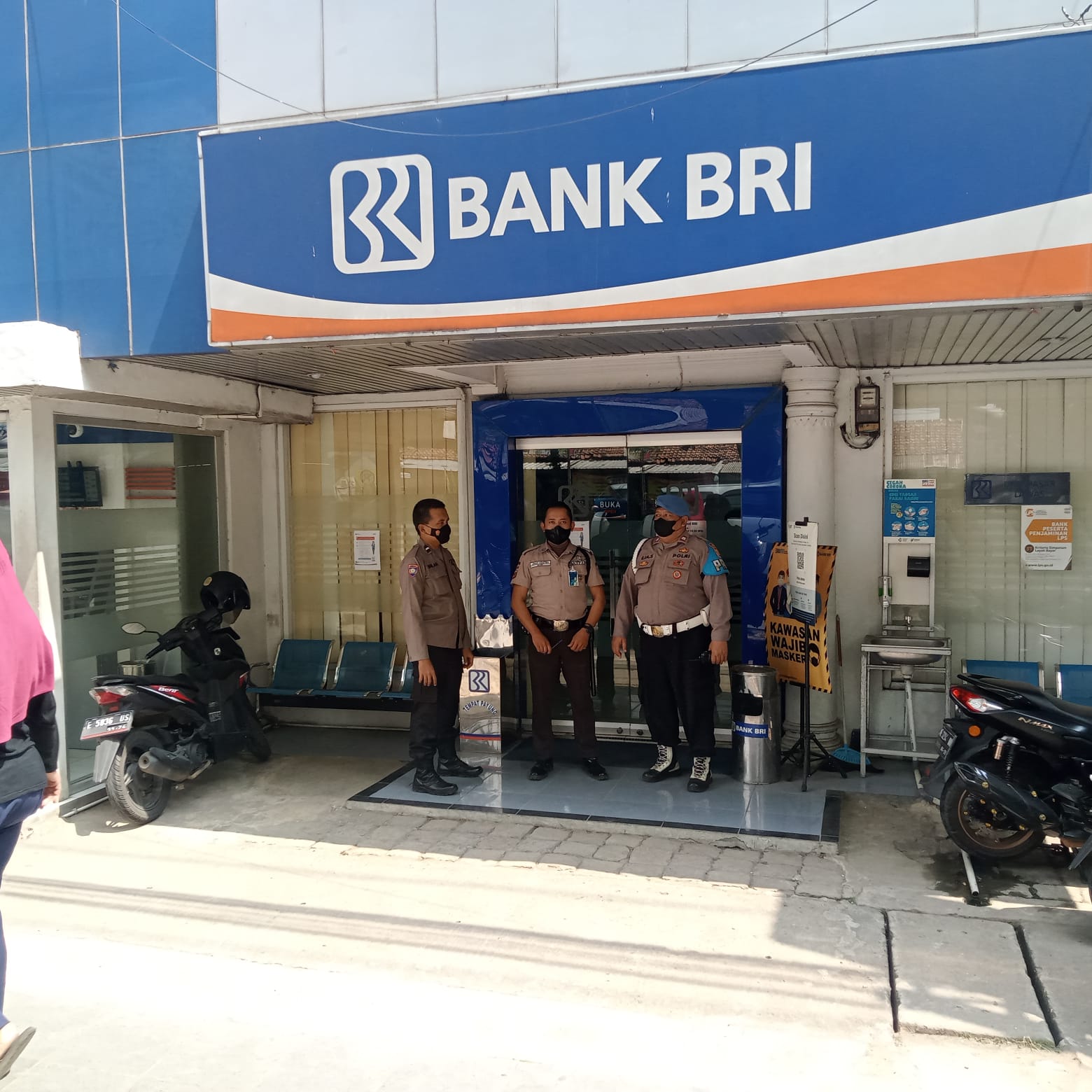 b79b0787-d048-4ce9-9a1e-6eab235a4036