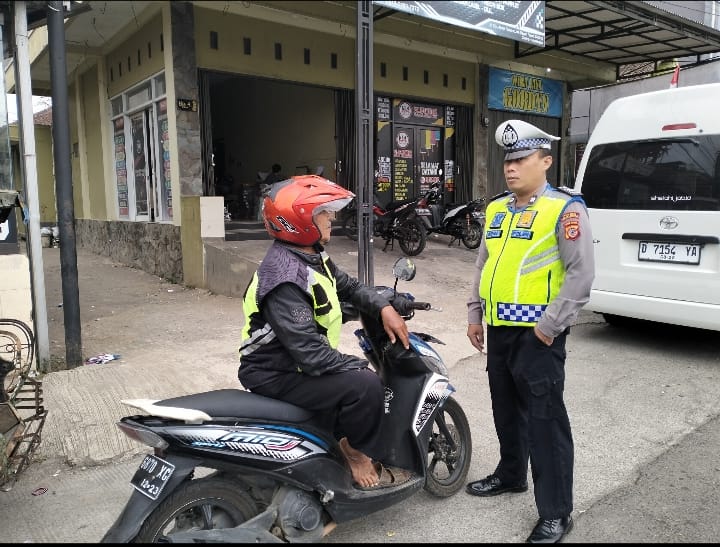 6ae53420-3a7c-421a-96e1-653f0bc44a1f