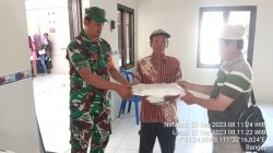 Babinsa Koramil Kwadungan Dampingi Penyaluran Bantuan Pangan Tahap 2 Kepada Warga.