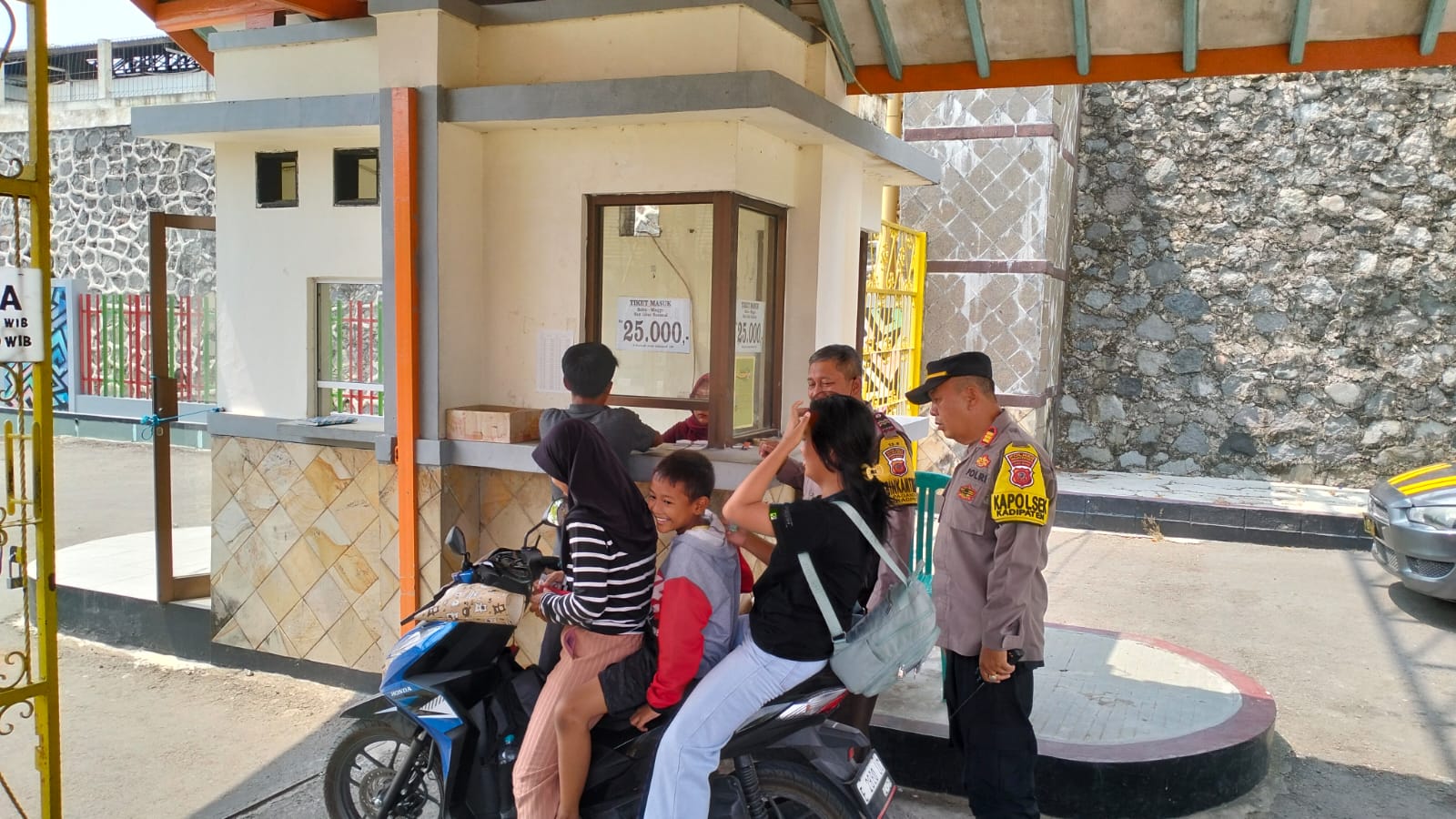 2aaad233-330c-4b5d-9707-5596f2f3d5de