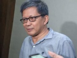 rocky_gerung_dalam_sebuah_kesempatan_foto_pmj_news_840x576