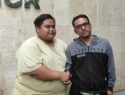 video_viral_arogansi_sopir_taksi_online_rusak_spion_dan_wiper_tak_840x576