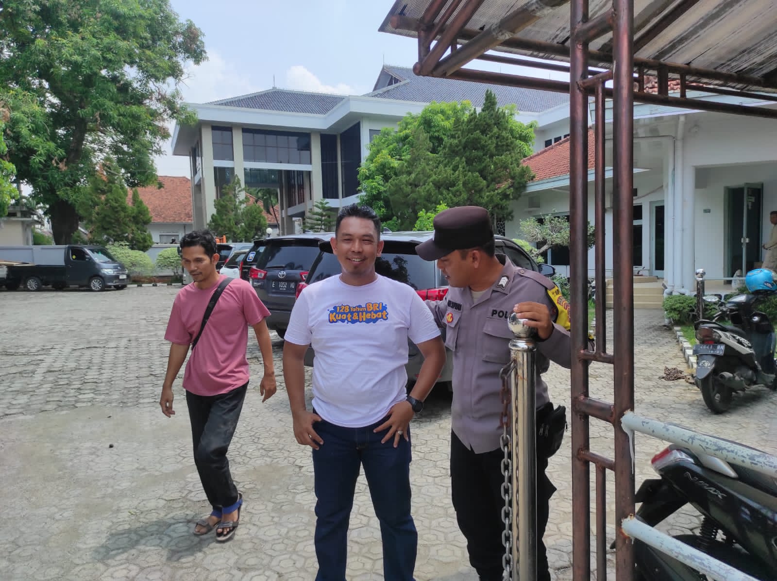 aa2f1d30-8221-493f-85b1-26075cae41d1