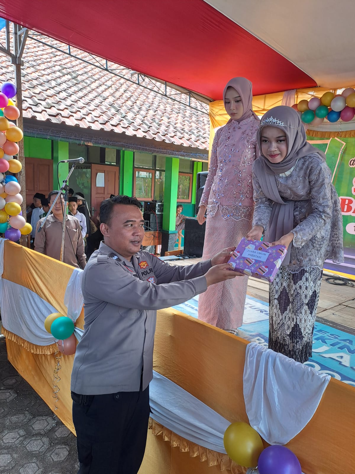 f9c6f7e5-0d2a-49b1-a6a9-3abe01ff2126