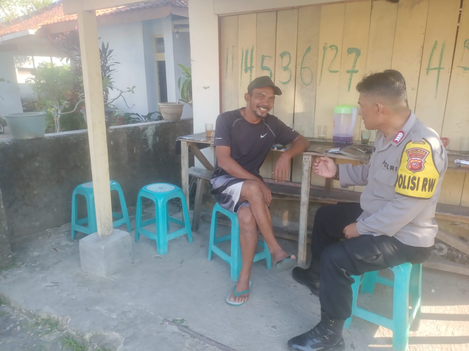 1178c061-99e2-44c6-b34a-fd920181f542