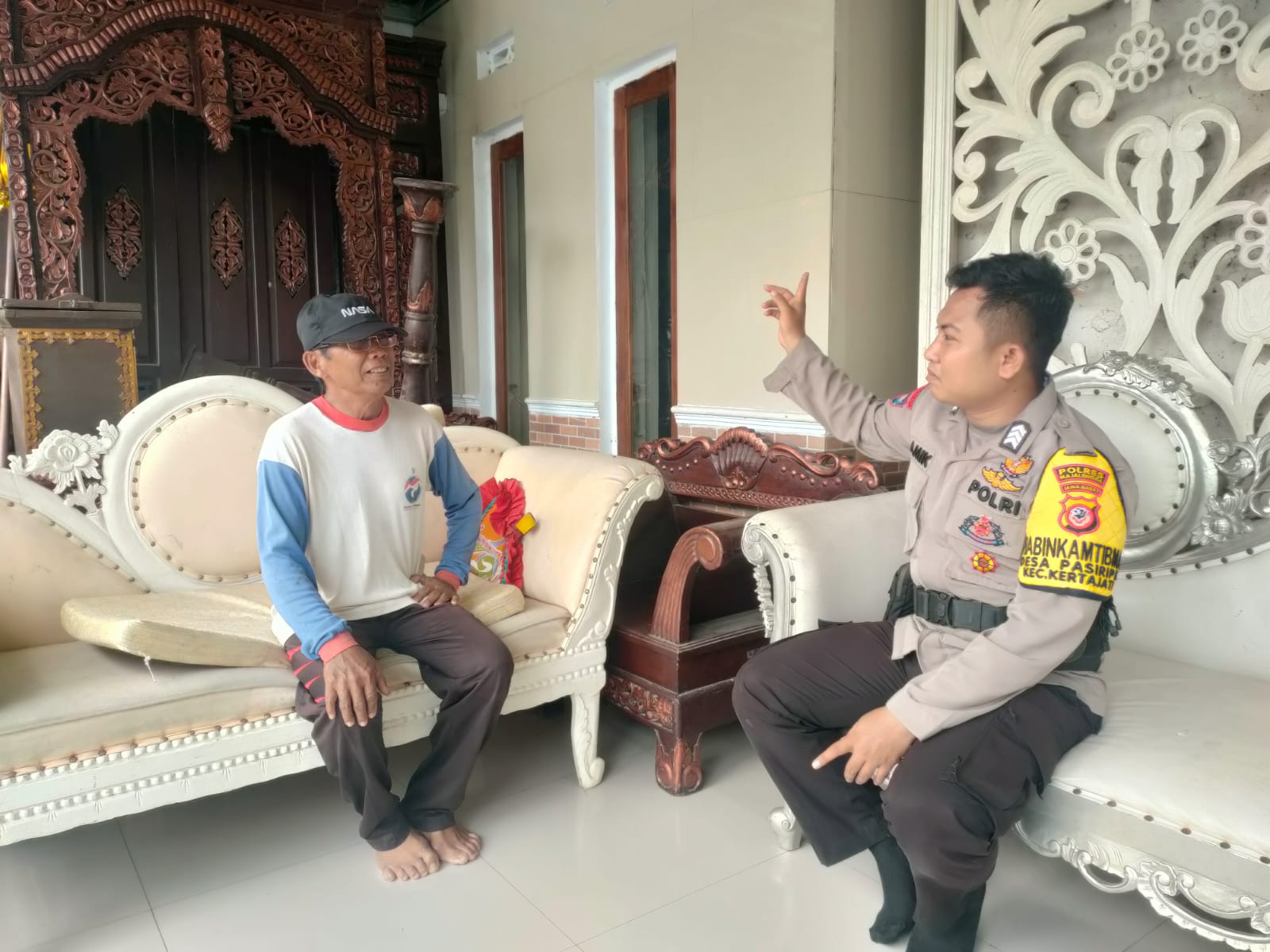 65715853-08a3-439e-b2cf-7949c151d95c