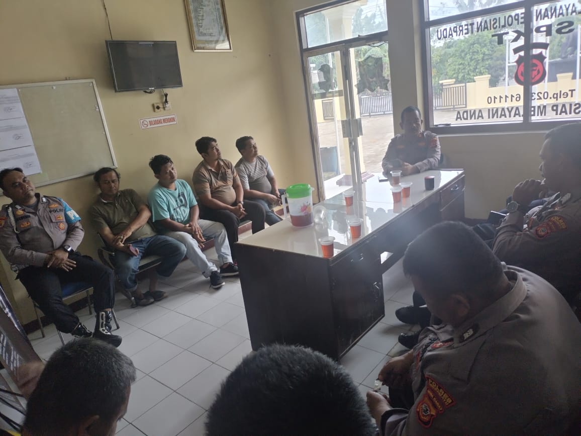 1caadba8-27a2-40b1-bda3-7888f6c5050e