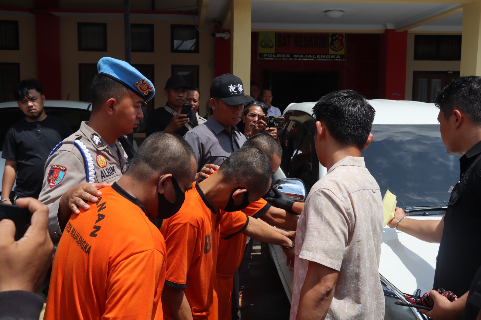 04e1f610-95a6-4183-8154-6f976001d392