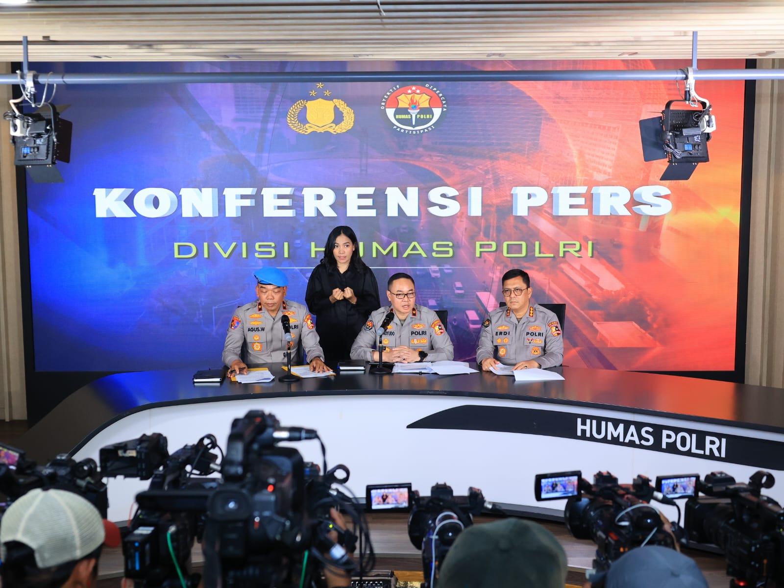 de064d43-50ec-4ffd-b260-be31773bab46