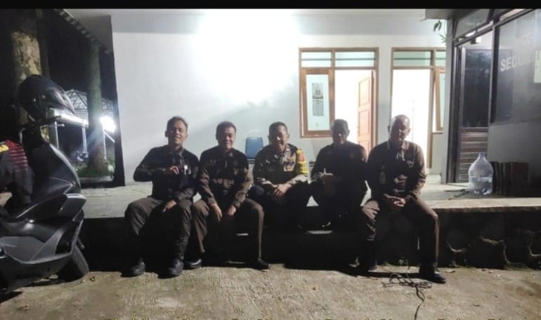 e9e87ae9-53b8-4b7c-acd4-e89d3e7b705c